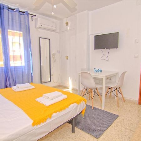 Low Cost Rooms Malaga River Εξωτερικό φωτογραφία