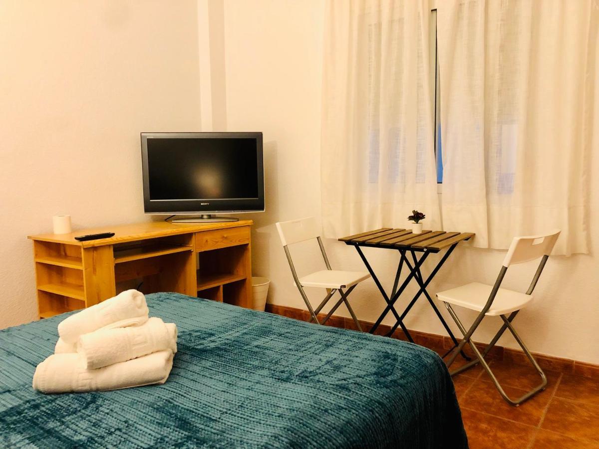 Low Cost Rooms Malaga River Εξωτερικό φωτογραφία