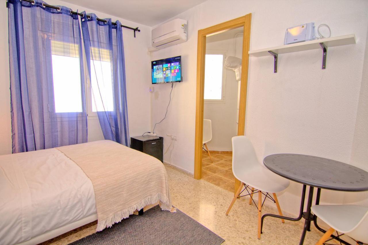 Low Cost Rooms Malaga River Εξωτερικό φωτογραφία